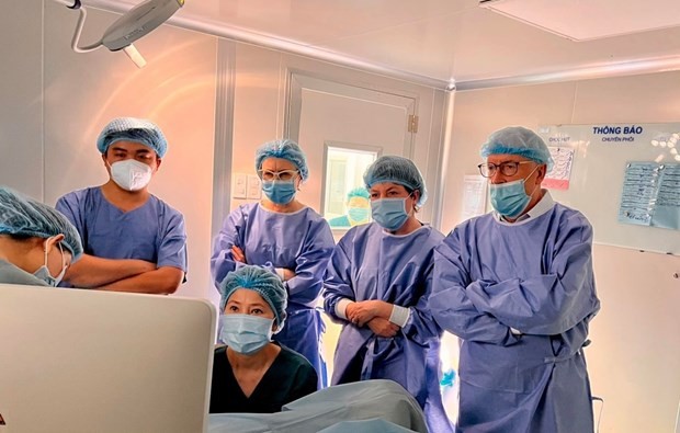Foreign experts learn from Vietnam’s biphasic in vitro maturation technology ảnh 1
