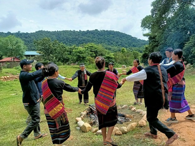 Ethnic minorities receive ecotourism training ảnh 2