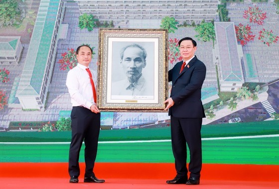 NA Chairman: Vietnamese government attach special importance to education and training ảnh 3