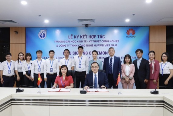 Huawei Vietnam provides training for Vietnam’s ICT human resource development ảnh 1