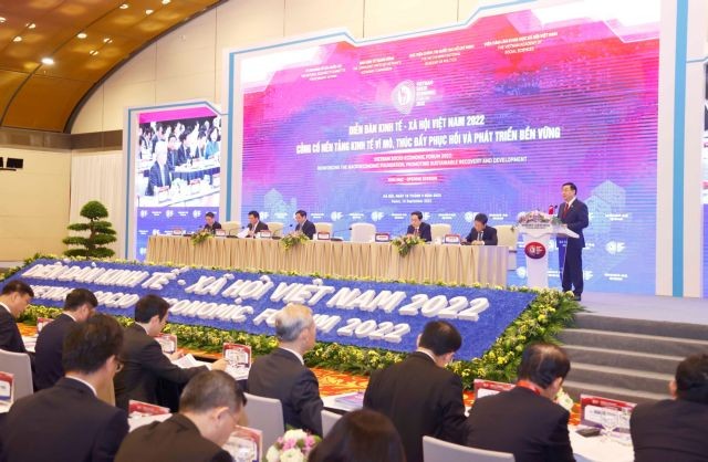 Macroeconomic stability and economic resilience a priority for recovery: experts ảnh 1