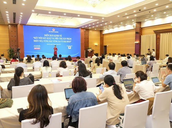 Ministry holds economic forum to connect consumption of products made by producers in mountainous areas ảnh 1