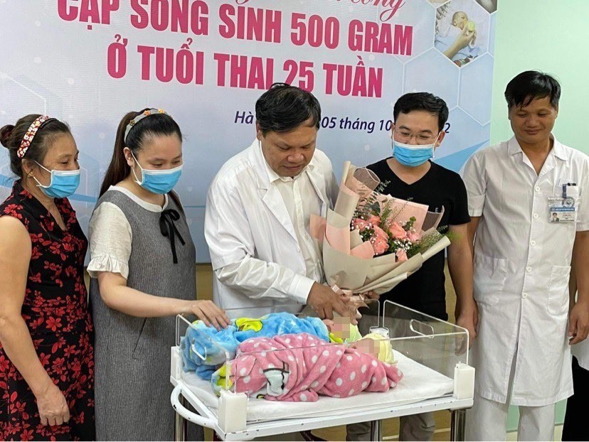 Vietnamese doctors successful in raising 500-gram babies for first time ảnh 1