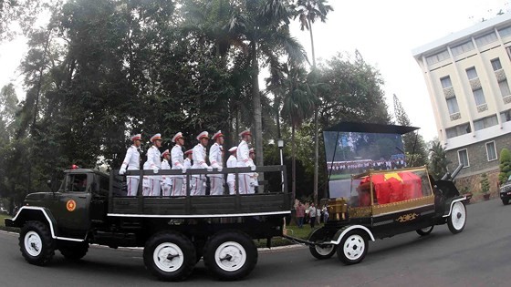 Vietnamese people bid last farewell to late PM Phan Van Khai  ảnh 10