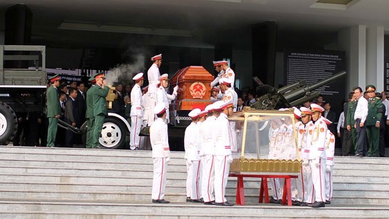 Vietnamese people bid last farewell to late PM Phan Van Khai  ảnh 12