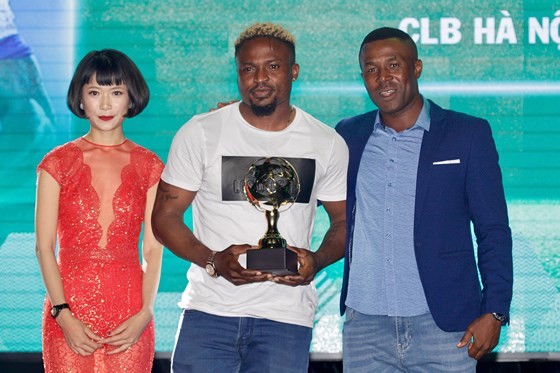 Nguyen Quang Hai wins 2018 Golden Ball Awards as expectation  ảnh 11