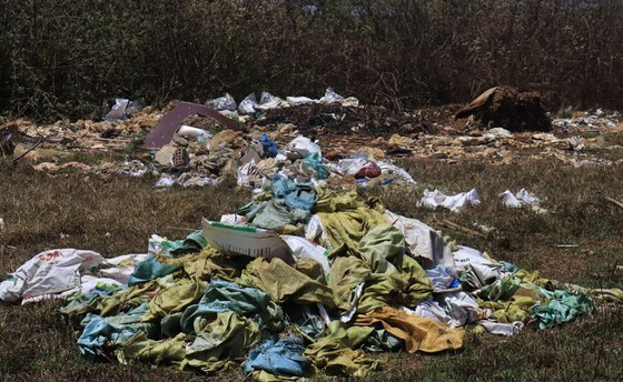 Da Lat handles garbage dumping at abandoned airport ảnh 6