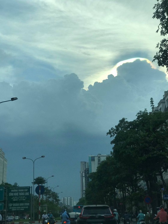 Hanoi waiting for cooling rains to beat heat ảnh 1