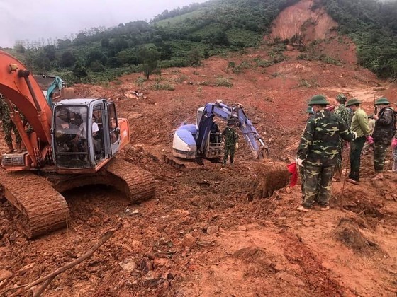 Bodies of all 22 soldiers missing under landslide found in Quang Tri Province ảnh 5