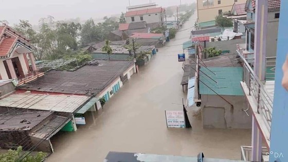 Quang Binh: 95,000 houses trapped under deep floodwater  ảnh 7