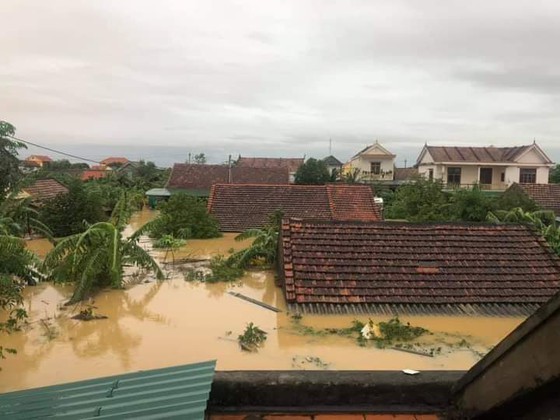 Quang Binh: 95,000 houses trapped under deep floodwater  ảnh 13