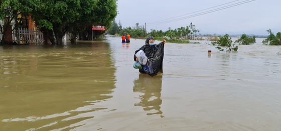 Flood dead toll rises to eight in Quang Binh Province ảnh 4