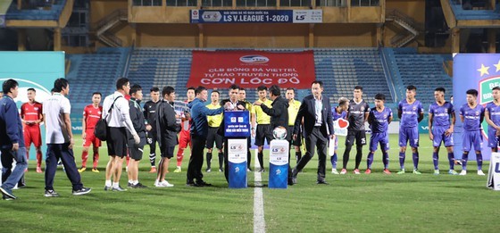 VFF, Head coach Park Hang-seo donate over US$13,000 to flood victims ảnh 1