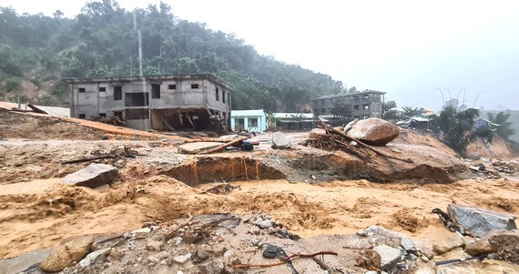 Central region constantly braces for storms, floods  ảnh 1