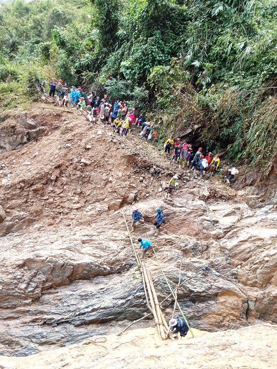 Central region constantly braces for storms, floods  ảnh 2