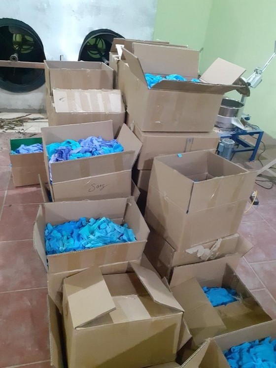 Thai Nguyen Province seizes over eight tons of discarded medical gloves  ảnh 2