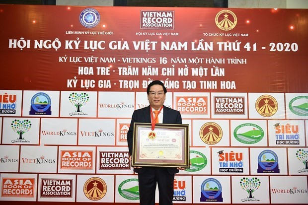 Biendong POC’s flag-salute ceremonies set Guinness Vietnam record ảnh 2