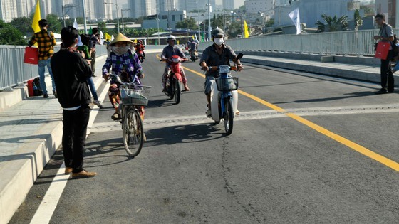 Vehicles allowed to traffic through Phuoc Loc Bridge in Nha Be District ảnh 3