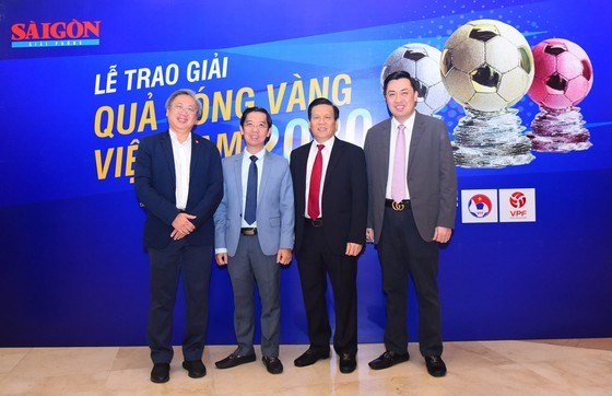 Nguyen Van Quyet (Hanoi FC) wins Men's Golden Ball Awards 2020  ảnh 13