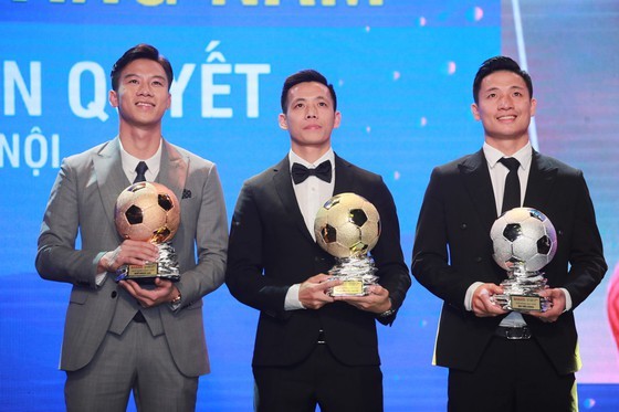 Nguyen Van Quyet (Hanoi FC) wins Men's Golden Ball Awards 2020 ảnh 11