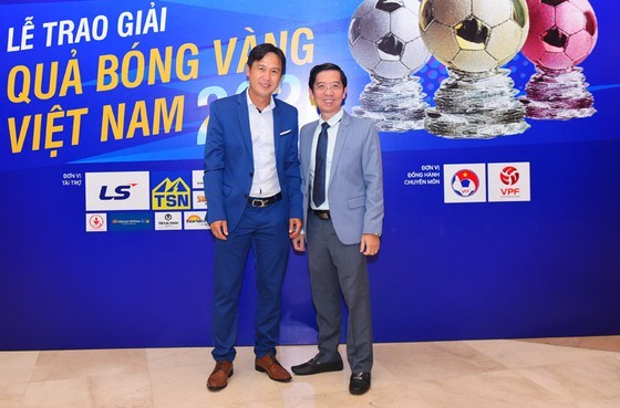Nguyen Van Quyet (Hanoi FC) wins Men's Golden Ball Awards 2020 ảnh 6