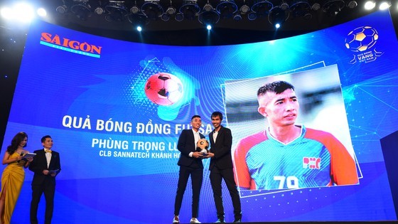 Nguyen Van Quyet (Hanoi FC) wins Men's Golden Ball Awards 2020 ảnh 10