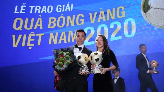Nguyen Van Quyet (Hanoi FC) wins Men's Golden Ball Awards 2020  ảnh 3