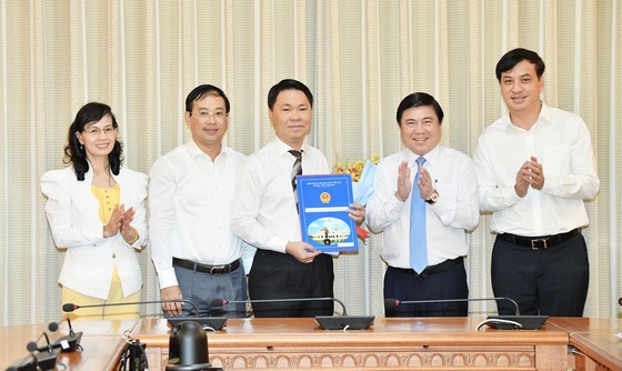 Tran Hoang Quan appointed as Director of HCMC Department of Construction  ảnh 3