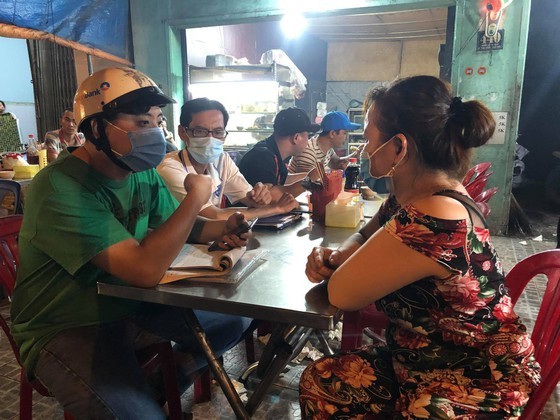 Functional forces fine people without facial masks at Thu Duc wholesale market ảnh 6