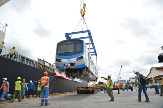 Second six wagons of Ben Thanh-Suoi Tien metro line arrive in HCMC ảnh 1