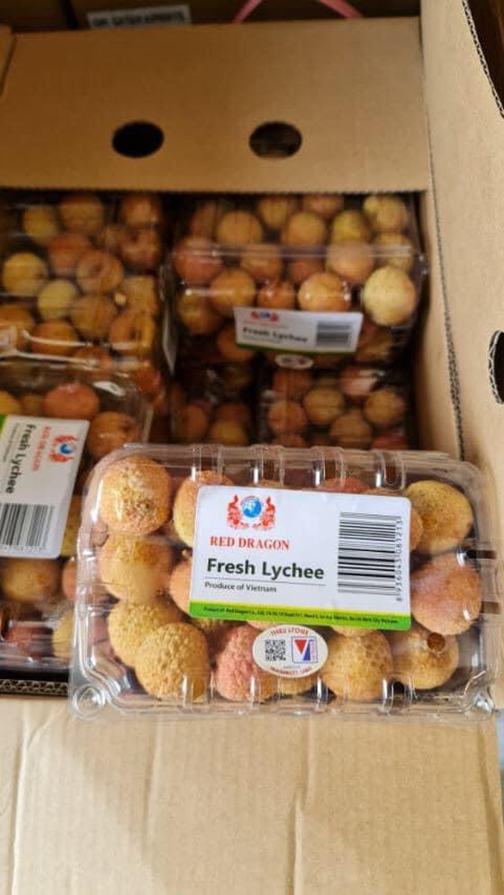 First batch of Vietnamese lychee arrives in France ảnh 2