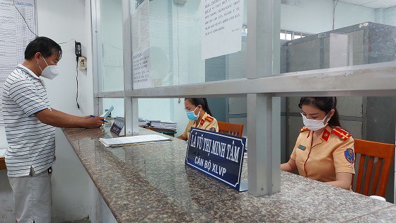 HCMC stops receiving documents of new car, motorcycle registration  ảnh 1