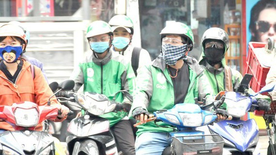HCMC needs more measures against Covid-19 for app-based motorbike drivers ảnh 1