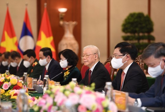 Party, State leader of Laos visits Vietnam ảnh 6
