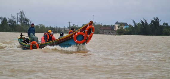 Central localities ready for evacuation plan amid prolonged downpours ảnh 1