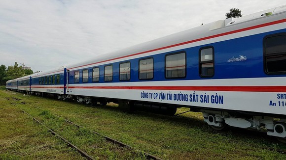 Railway sector earns nearly US$132,000 on first day of selling tickets ảnh 1