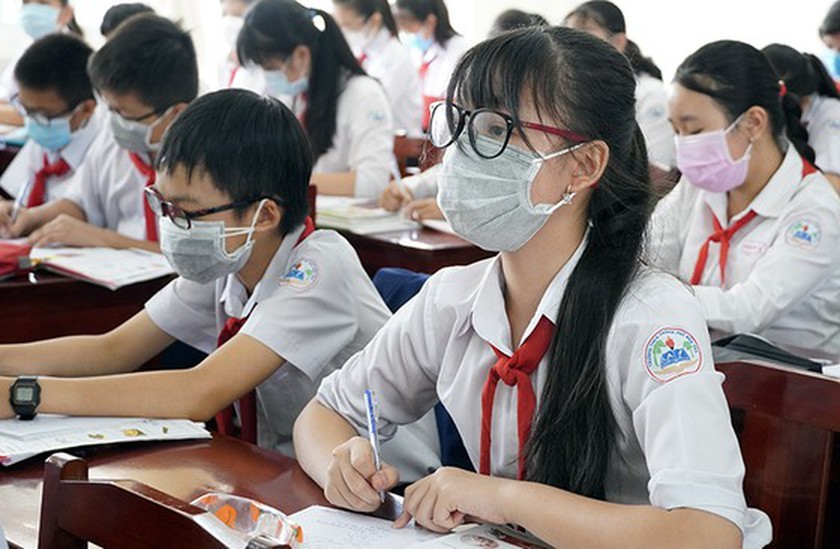 HCMC school classes 9 to 12 to resume next month ảnh 1