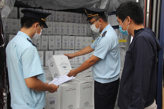 Over 22,000 supported milk cans from Australia cleared ảnh 1