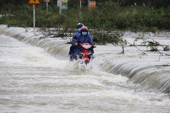 Central, Central Highlands to experience prolonged downpours ảnh 2