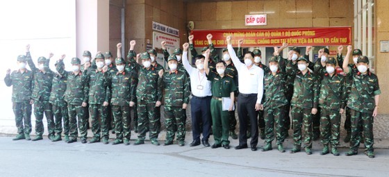 Military medical forces support Tra Vinh, Can Tho in Covid-19 fight  ảnh 1
