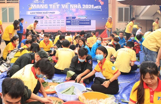 Students, workers to be given tickets of trains, buses, flights for Tet holiday ảnh 3