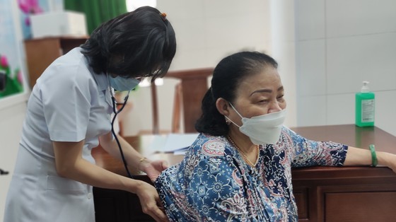 HCMC maintains post-Covid-19 healthcare for people ảnh 7