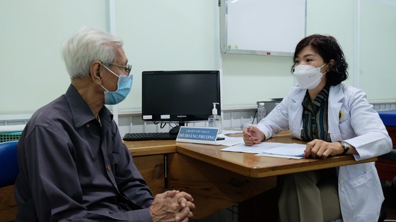 HCMC maintains post-Covid-19 healthcare for people ảnh 4