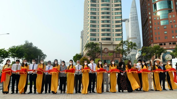 HCMC inaugurates Bach Dang Wharf Park, Me Linh Park  ảnh 1
