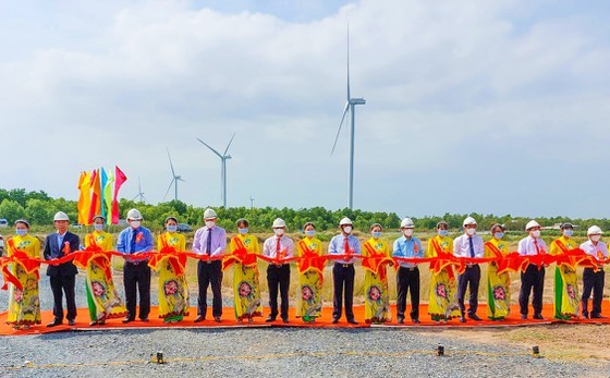 Soc Trang inaugurates, puts two wind power plants into operation ảnh 1