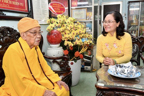 City leader sends congratulations to Buddhist dignitaries on Vesak Day  ảnh 1