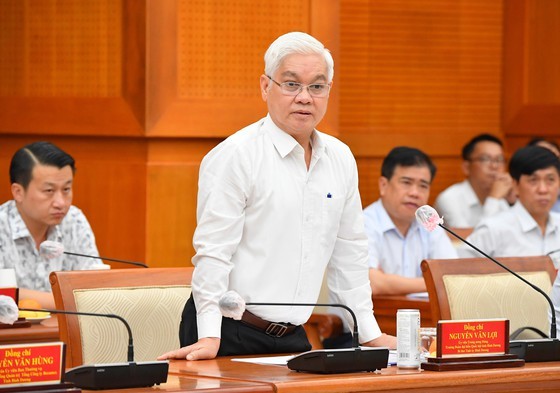 Leaders of HCMC, Binh Duong discuss transport infrastructure projects ảnh 2