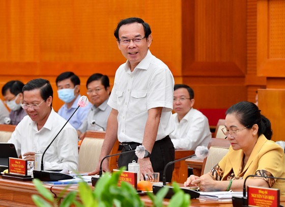 Leaders of HCMC, Binh Duong discuss transport infrastructure projects ảnh 1