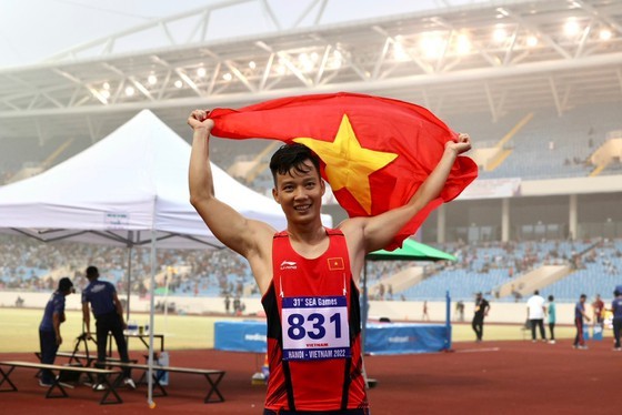 Deputy PM cheers victory of gold medalist Nguyen Thi Oanh  ảnh 2