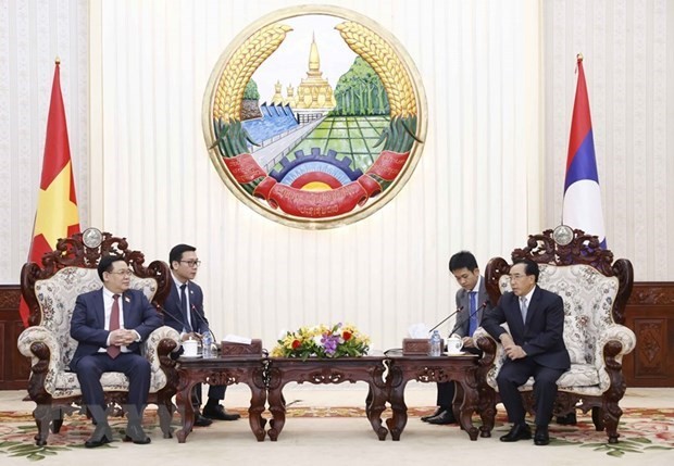 NA Chairman meets with Lao PM, discussing measures to boost ties ảnh 1